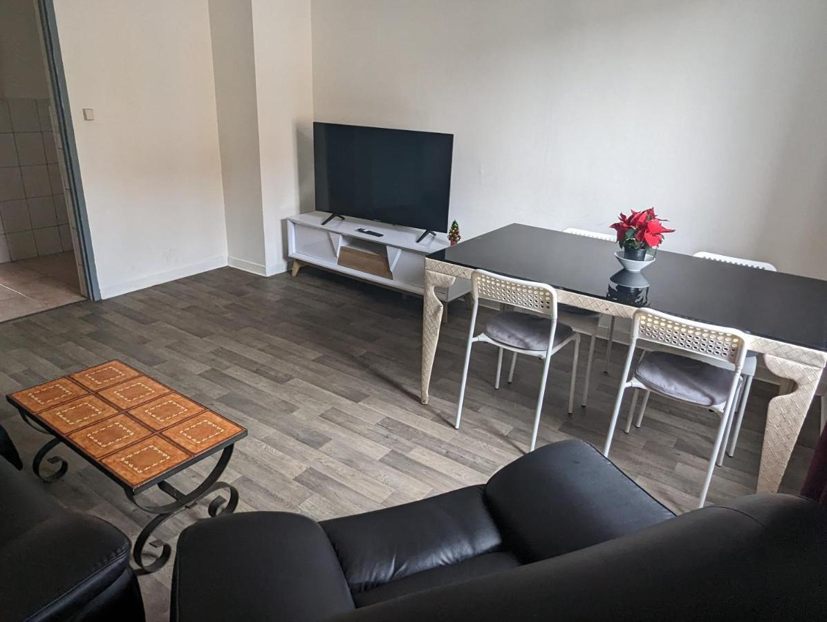 Le Thannois - Appartement 2 Chambres, Salon, Cuisine Equipee, Parking Et Wifi Gratuit Mulhouse Bagian luar foto